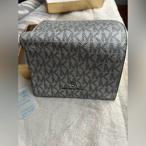 Women’s Silver Michael Kors Wallet